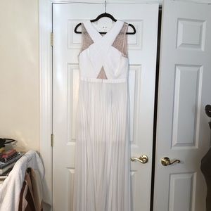 NWT BCBGMAXAZRIA EVENING GOWN SLEEVELESS CRISCROSS PLEATED FRONT WITH LACE